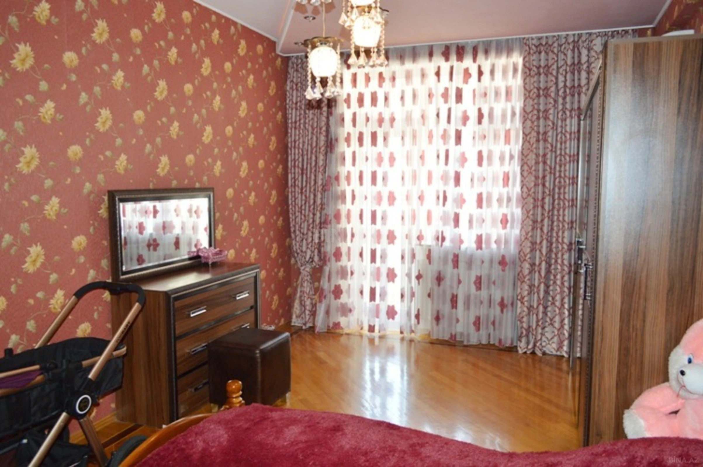 Satılır 4 otaqlı mənzil 156 m²