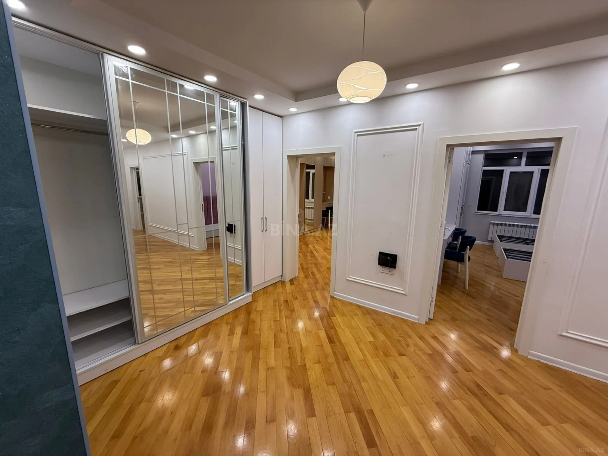 Satılır 3 otaqlı mənzil 120 m²