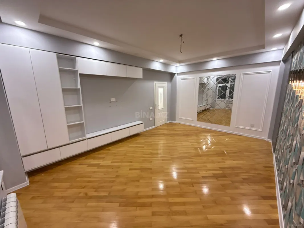 Satılır 3 otaqlı mənzil 120 m²