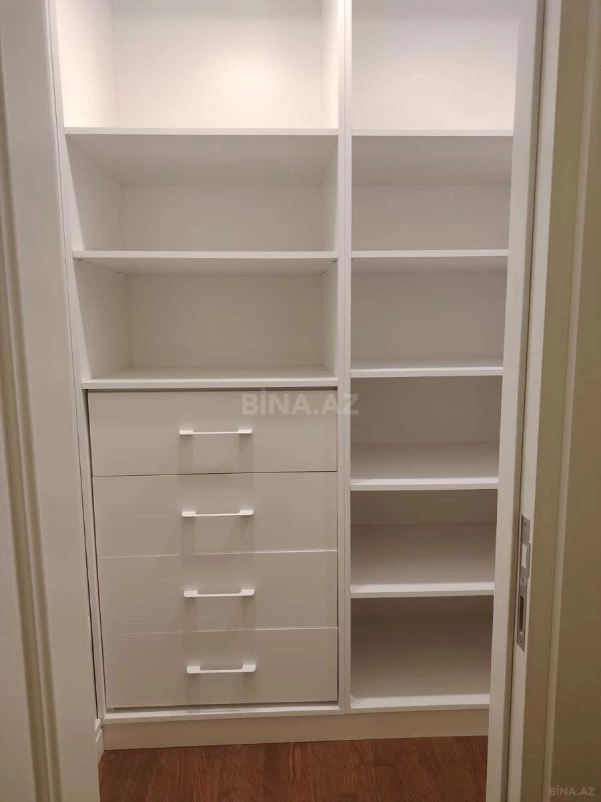 Satılır 4 otaqlı mənzil 260.5 m²