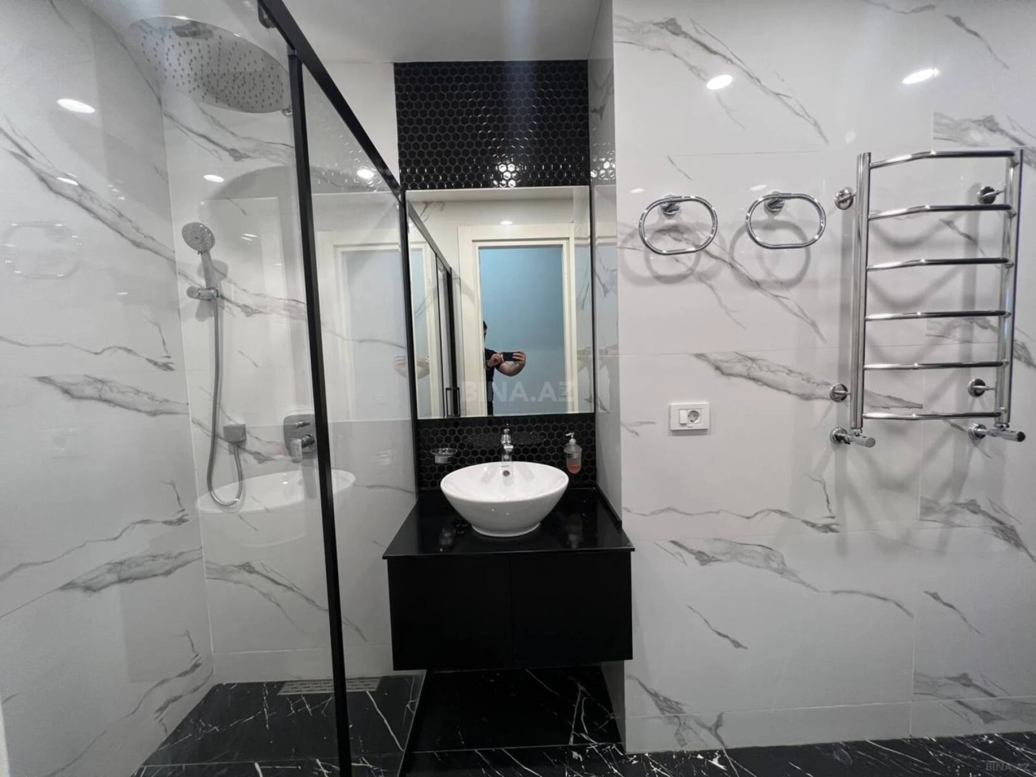 Satılır 4 otaqlı mənzil 260.5 m²