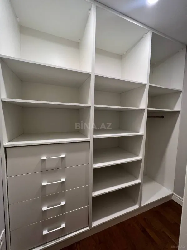 Satılır 4 otaqlı mənzil 260.5 m²