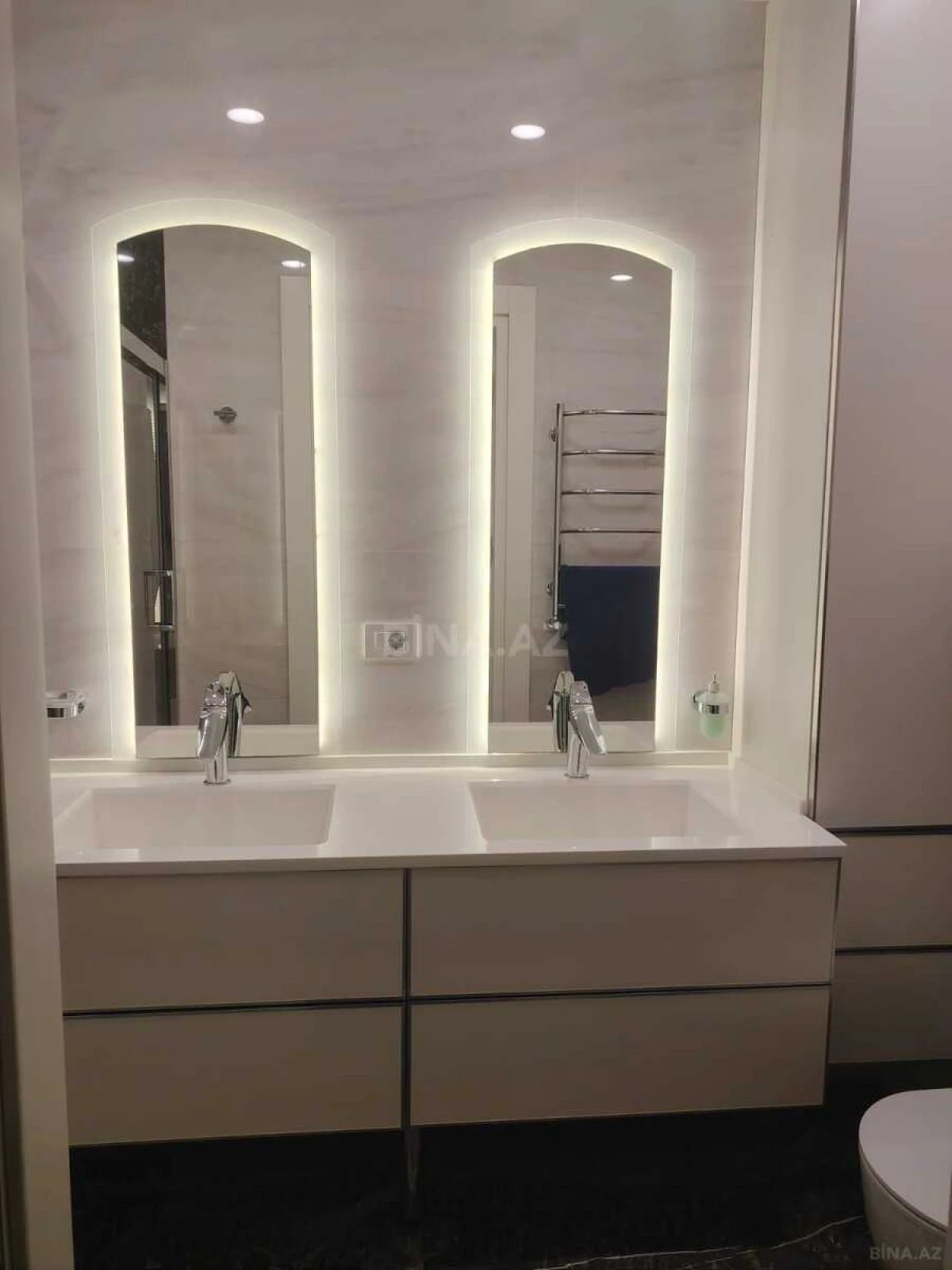 Satılır 4 otaqlı mənzil 260.5 m²