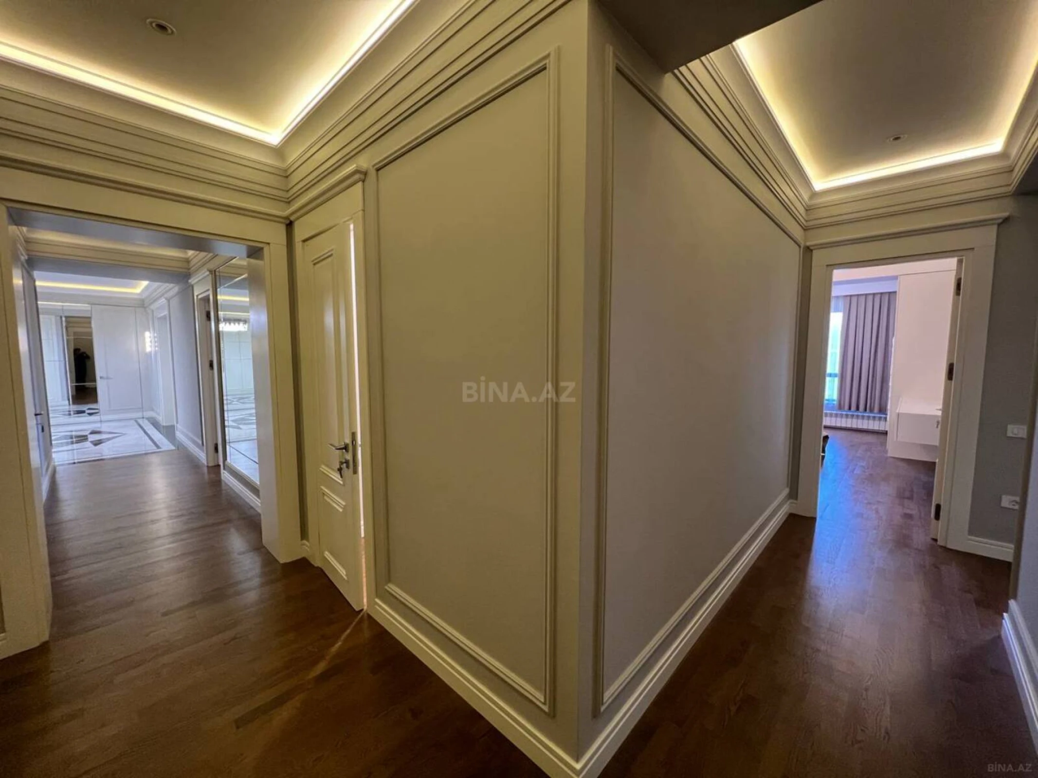 Satılır 4 otaqlı mənzil 260.5 m²