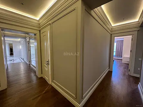 Satılır 4 otaqlı mənzil 260.5 m²