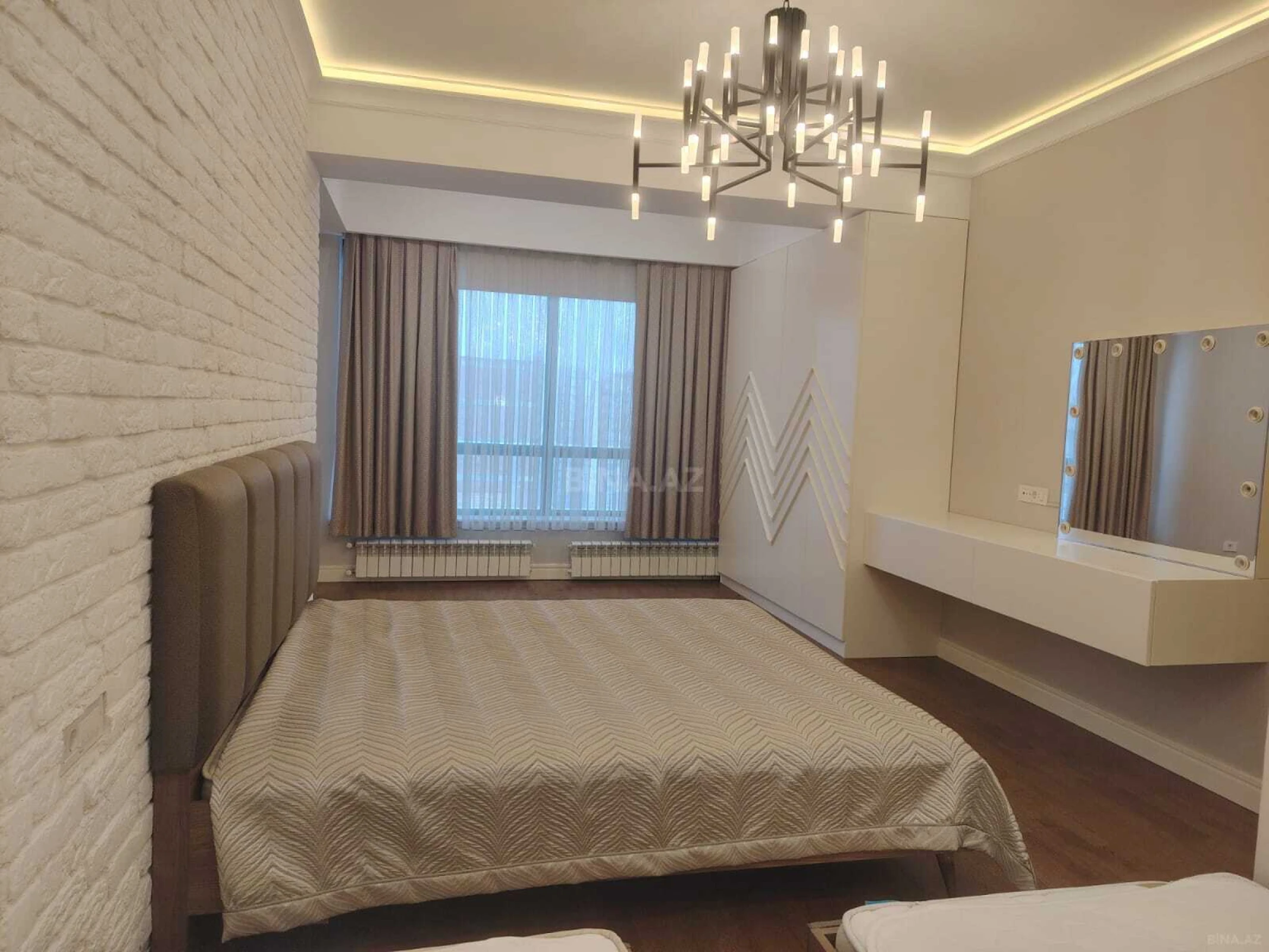 Satılır 4 otaqlı mənzil 260.5 m²