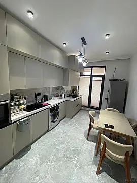 Satılır 2 otaqlı mənzil 78 m²