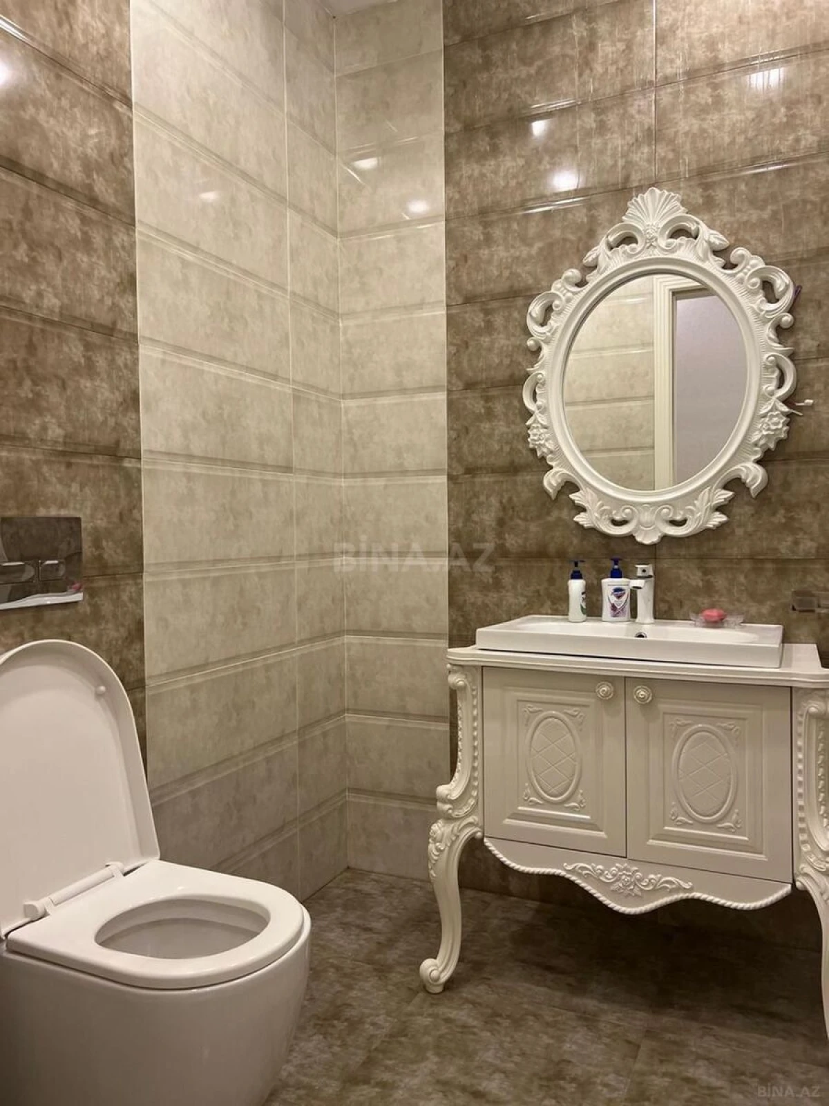 Satılır 2 otaqlı mənzil 111 m²