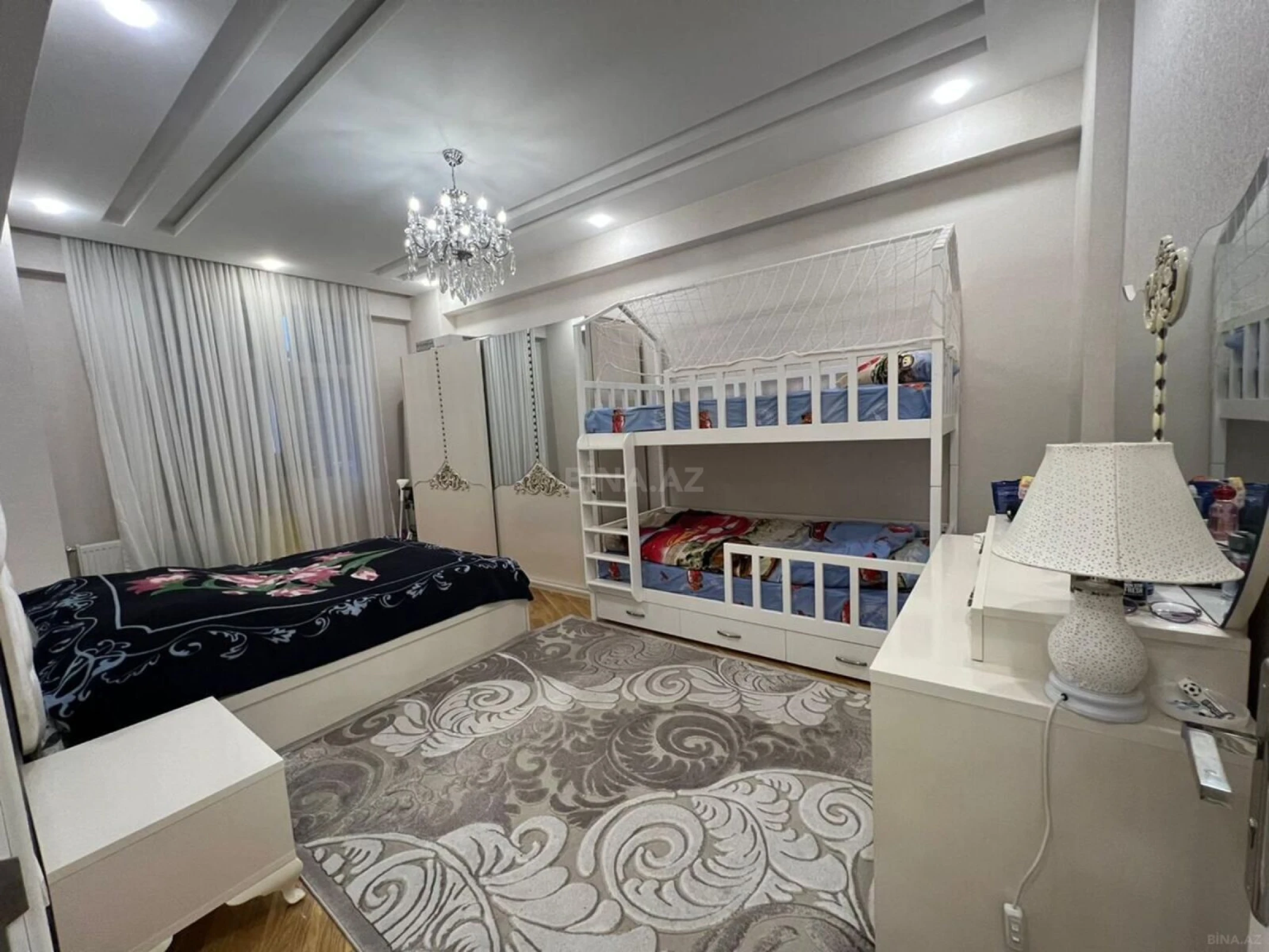 Satılır 2 otaqlı mənzil 111 m²