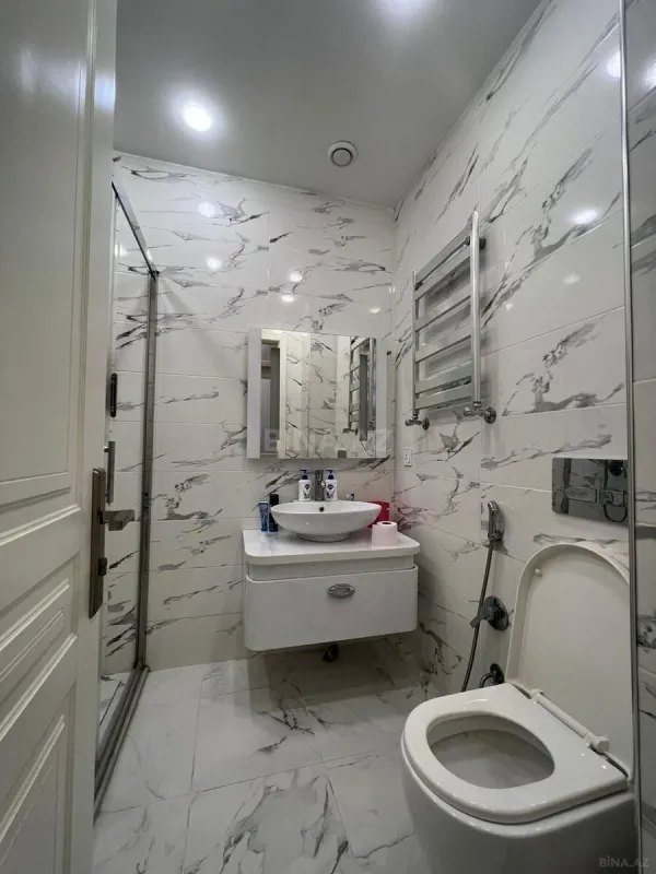 Satılır 2 otaqlı mənzil 111 m²