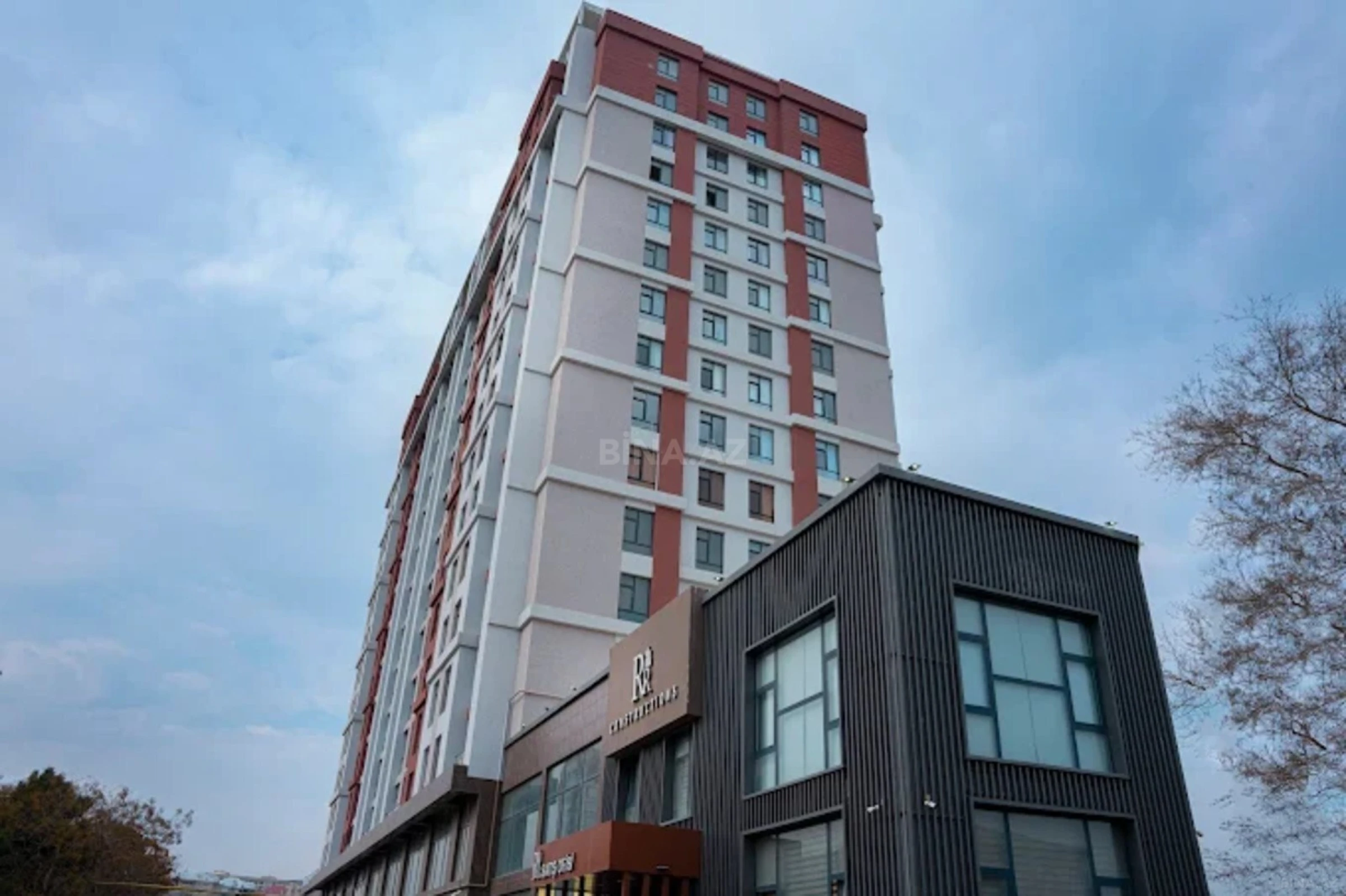 Satılır 3 otaqlı mənzil 127 m²