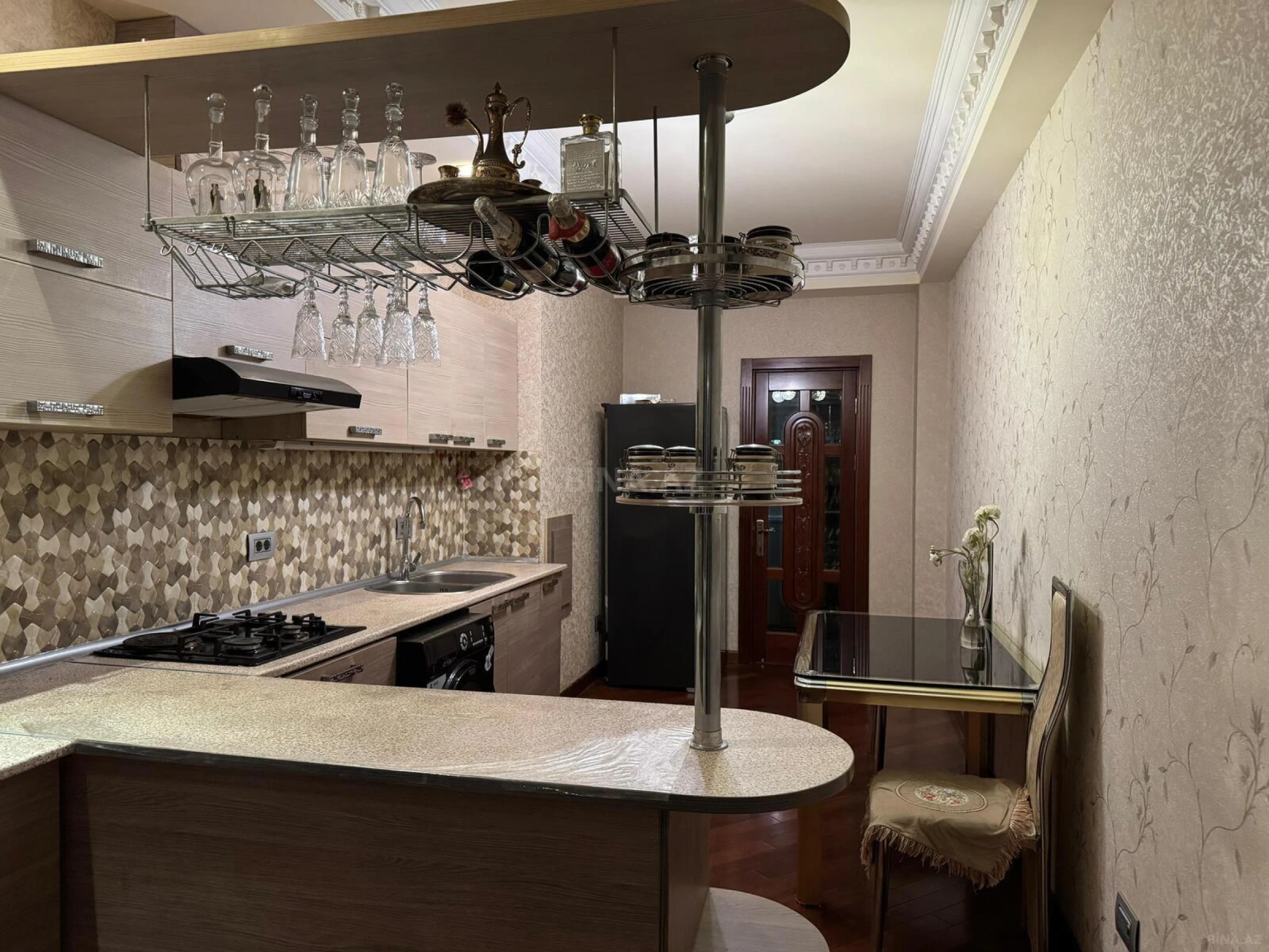 Satılır 3 otaqlı mənzil 136 m²