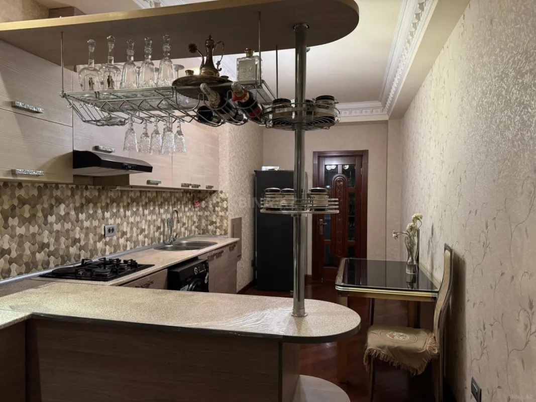 Satılır 3 otaqlı mənzil 136 m²