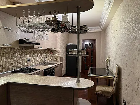 Satılır 3 otaqlı mənzil 136 m²