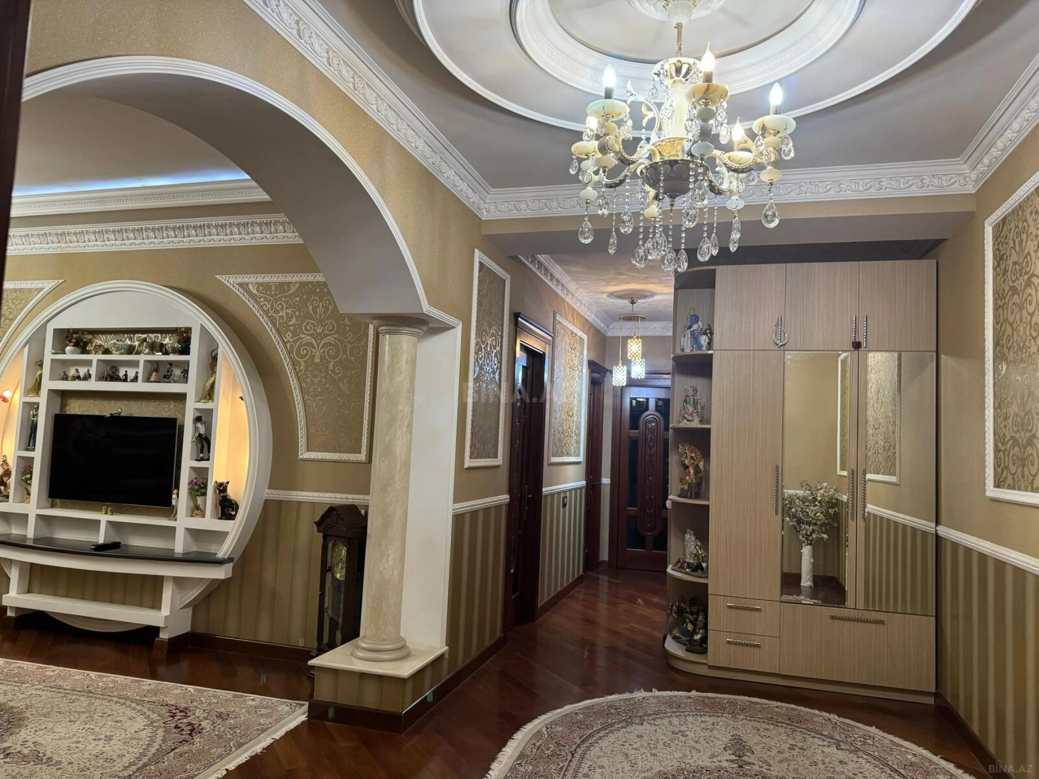 Satılır 3 otaqlı mənzil 136 m²