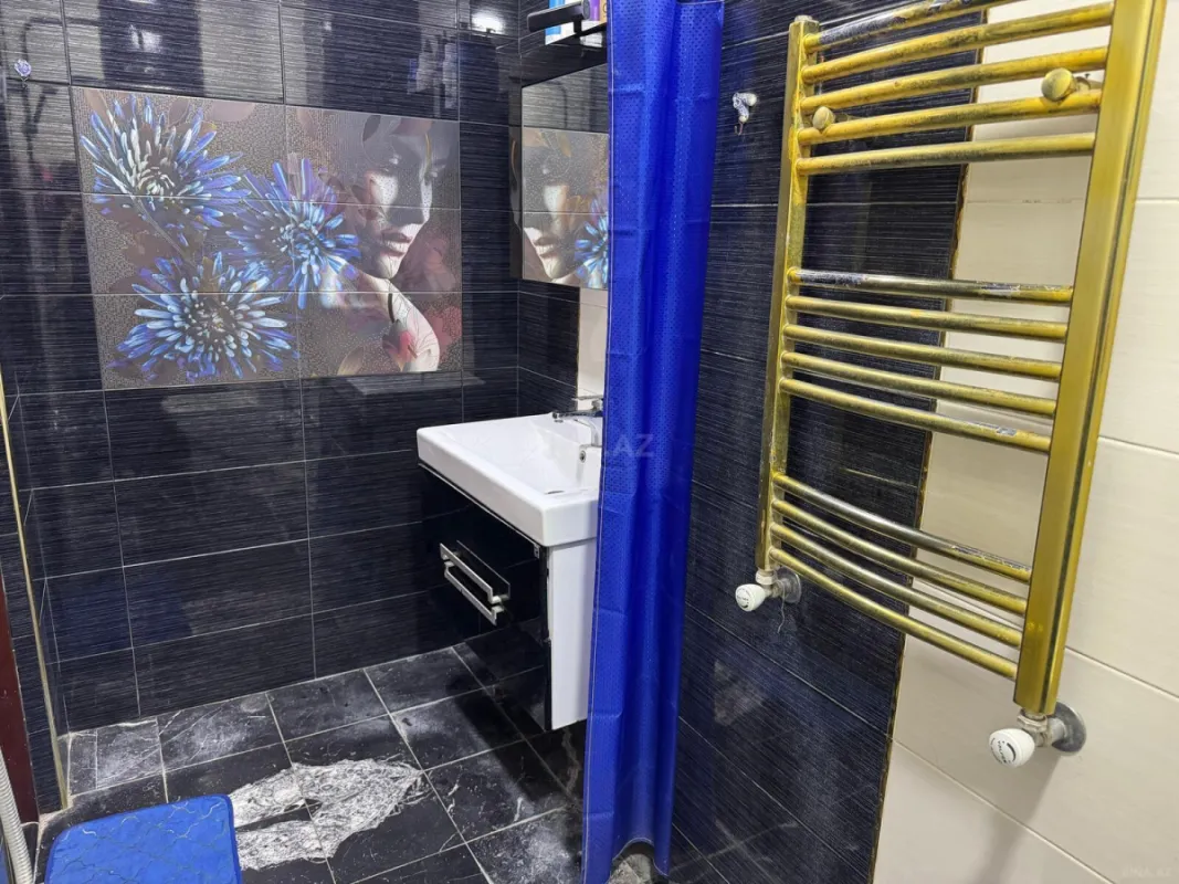 Satılır 3 otaqlı mənzil 136 m²