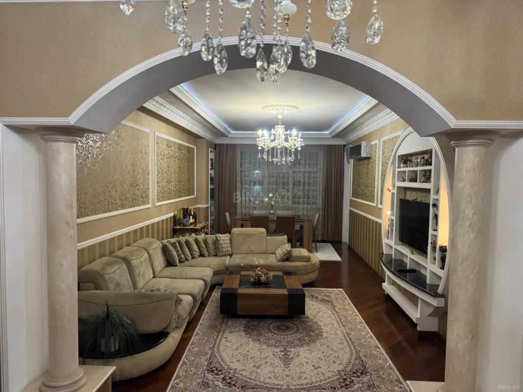 Satılır 3 otaqlı mənzil 136 m²