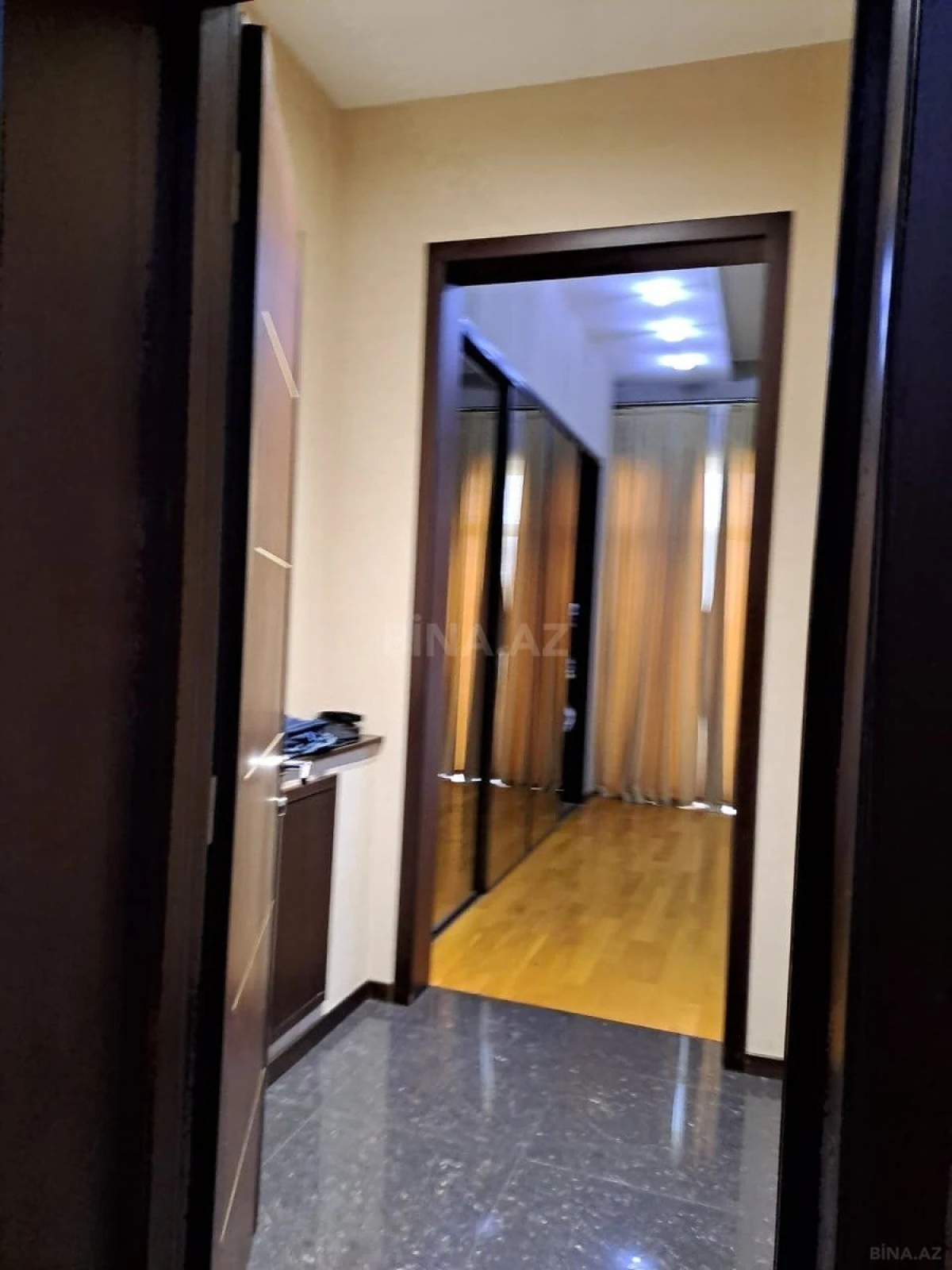 Kirayə verilir 3 otaqlı mənzil 163 m²