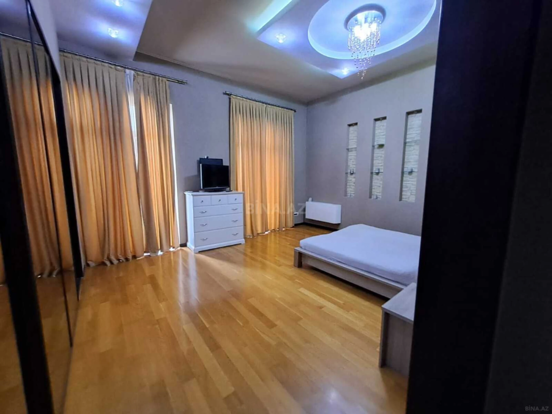 Kirayə verilir 3 otaqlı mənzil 163 m²