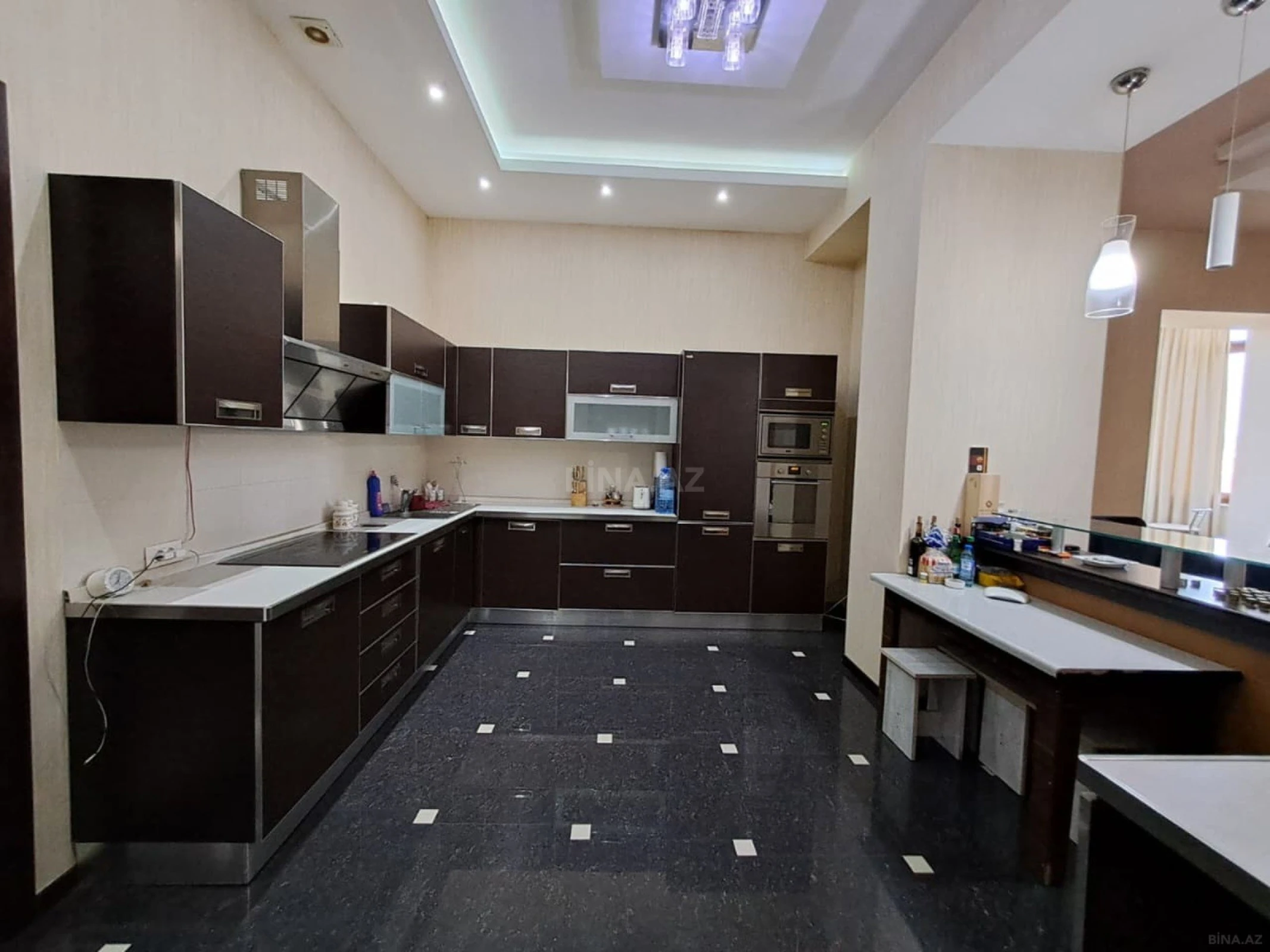 Kirayə verilir 3 otaqlı mənzil 163 m²