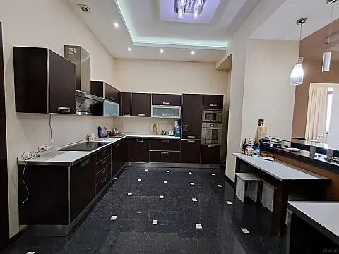 Kirayə verilir 3 otaqlı mənzil 163 m²