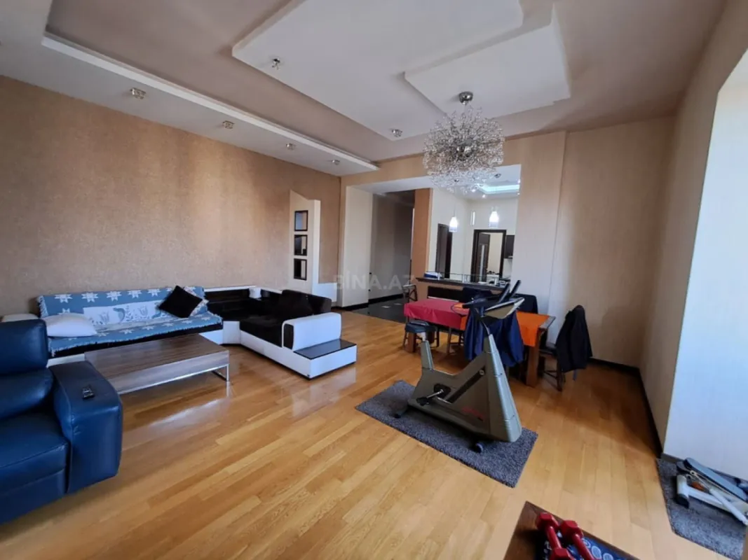 Kirayə verilir 3 otaqlı mənzil 163 m²