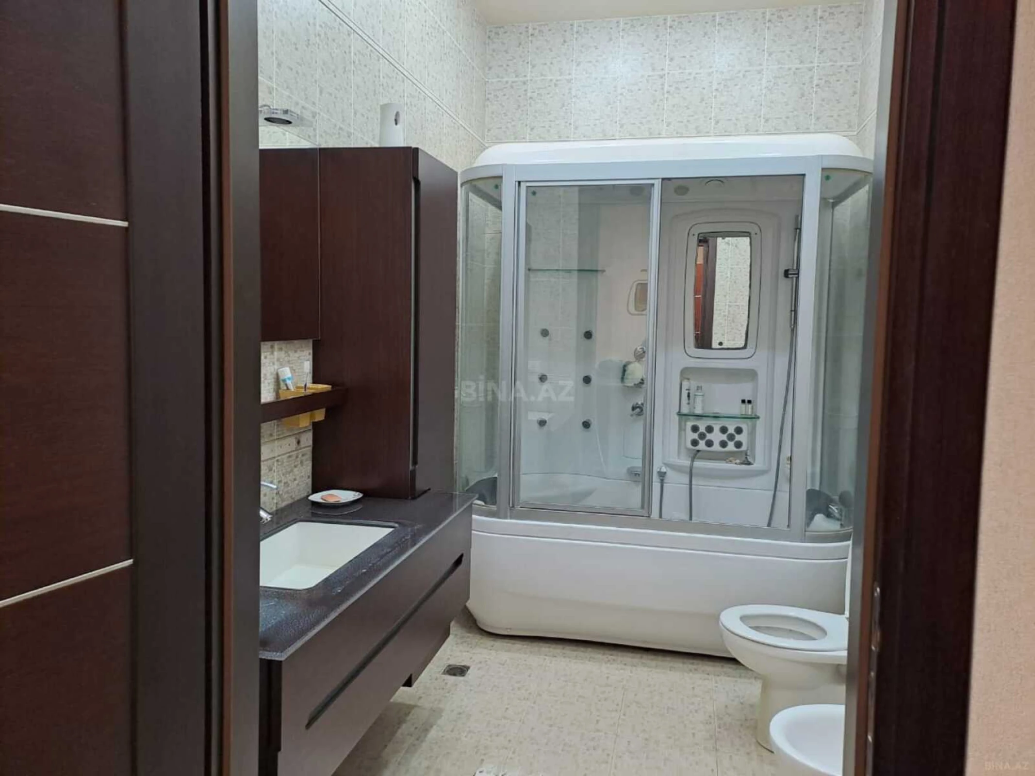 Kirayə verilir 3 otaqlı mənzil 163 m²