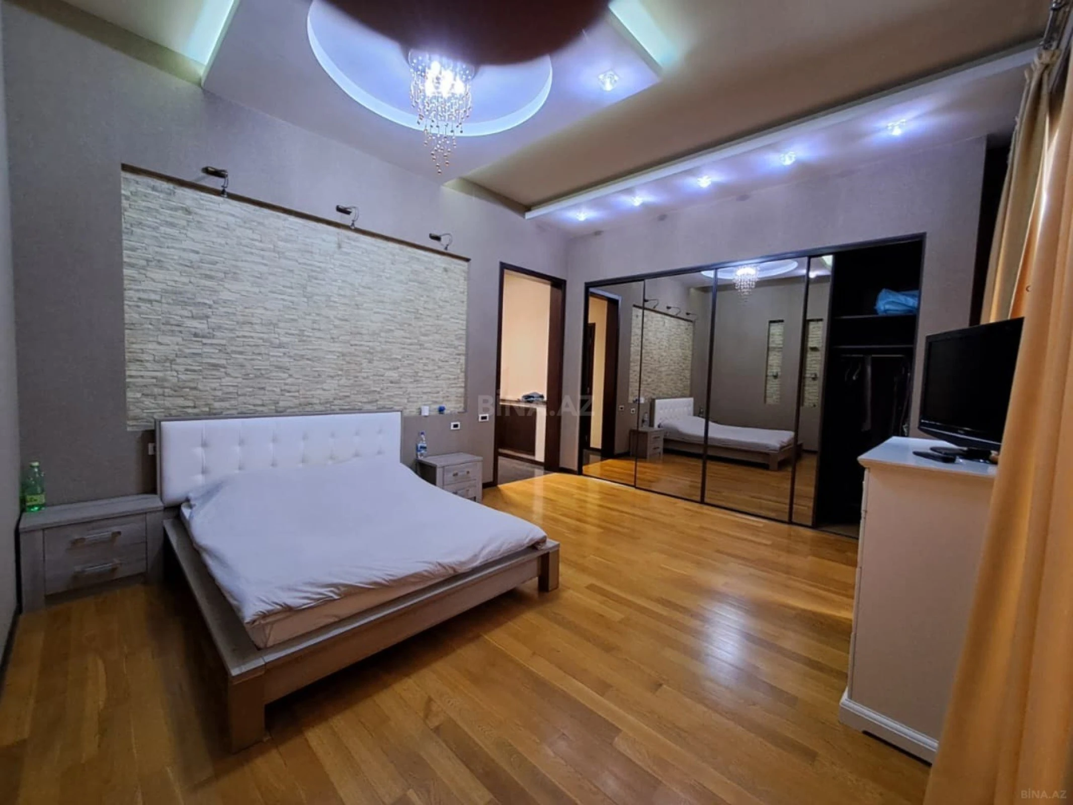 Kirayə verilir 3 otaqlı mənzil 163 m²