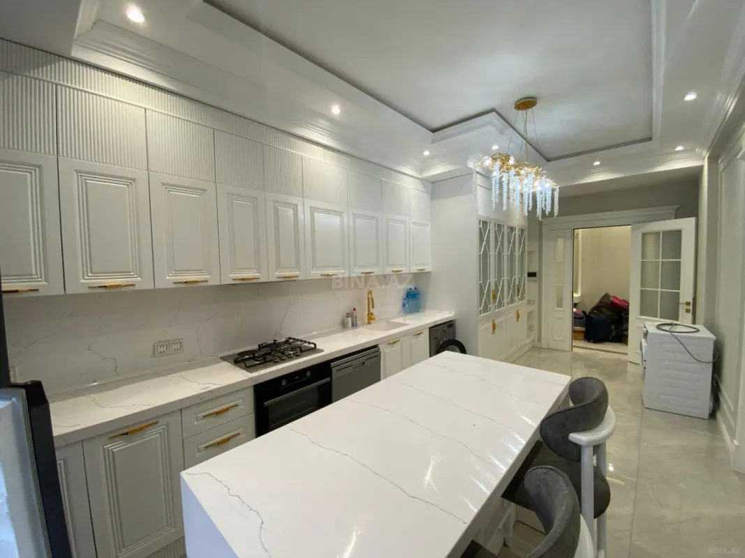 Kirayə verilir 3 otaqlı mənzil 140 m²