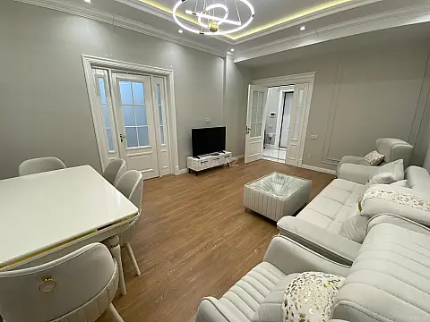 Kirayə verilir 3 otaqlı mənzil 140 m²