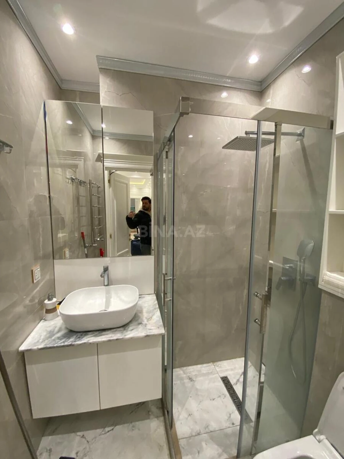 Kirayə verilir 3 otaqlı mənzil 140 m²