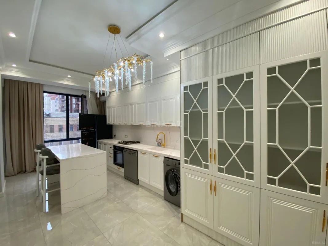 Kirayə verilir 3 otaqlı mənzil 140 m²