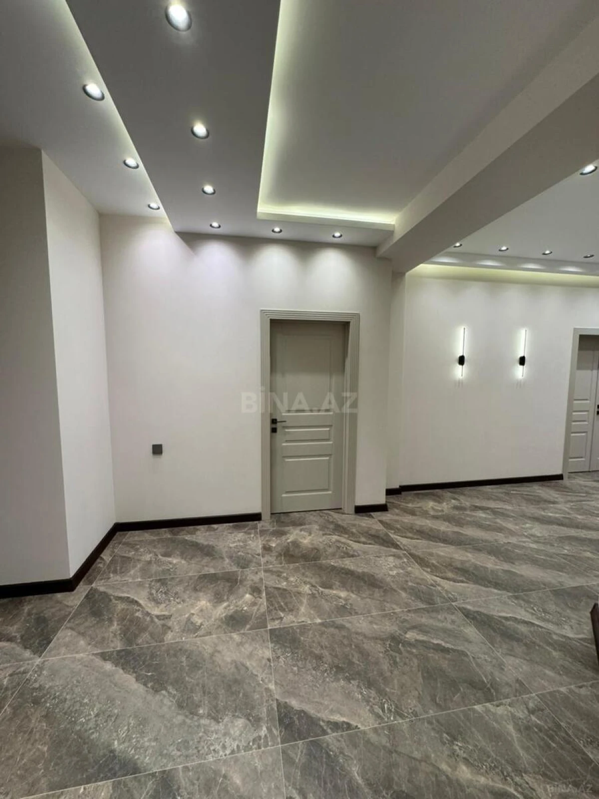 Satılır 3 otaqlı mənzil 135 m²