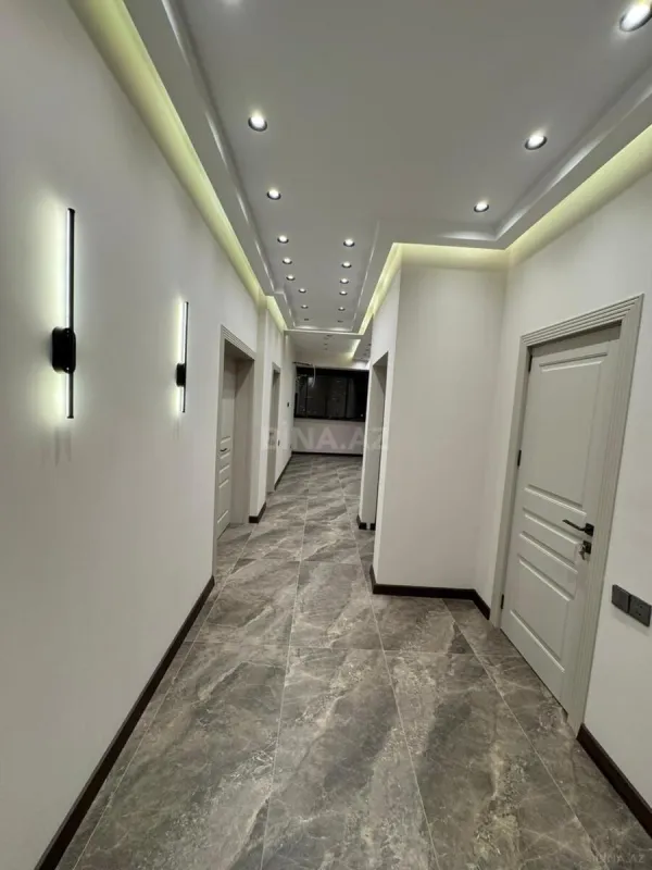 Satılır 3 otaqlı mənzil 135 m²