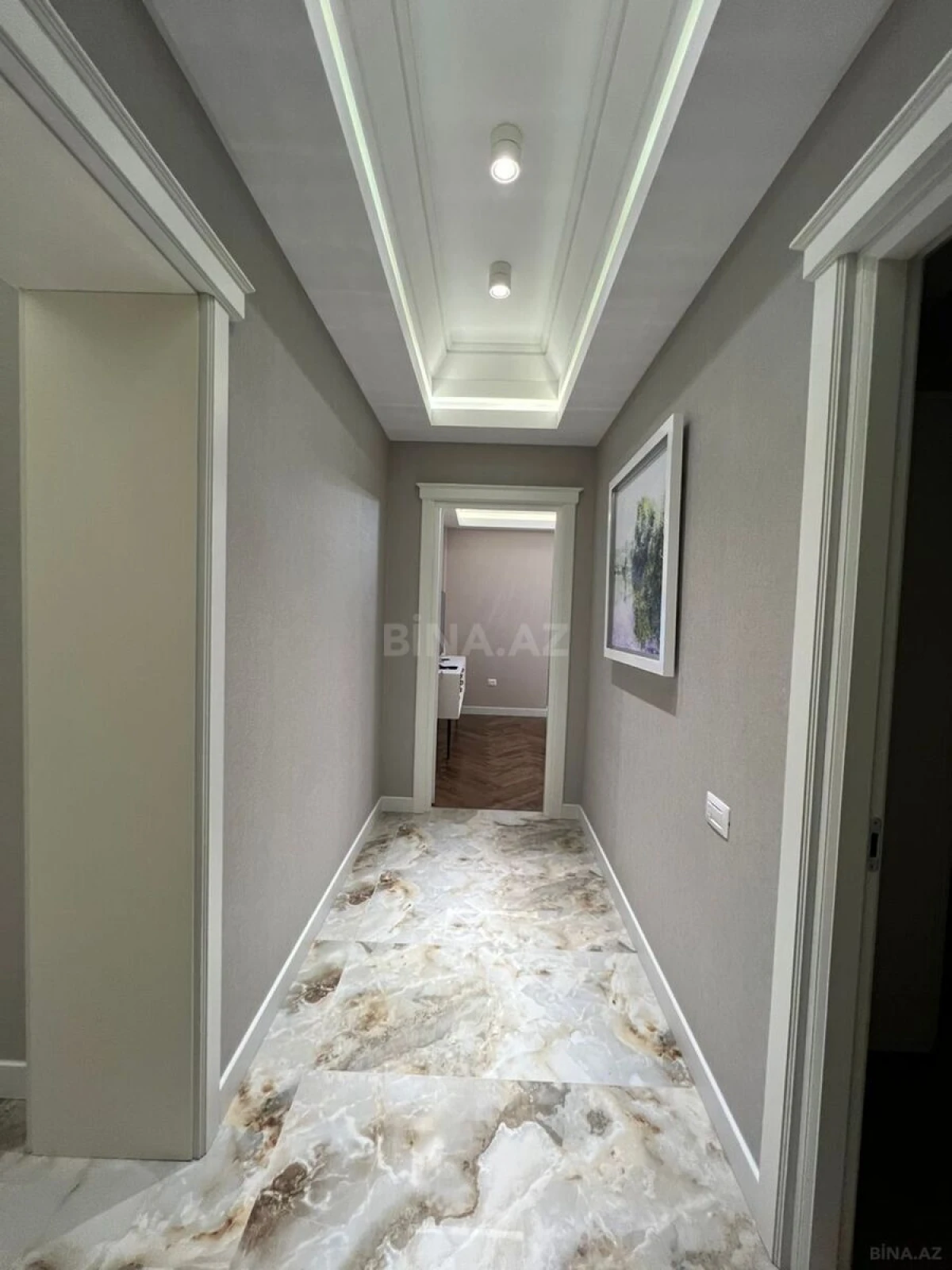 Satılır 4 otaqlı mənzil 225 m²