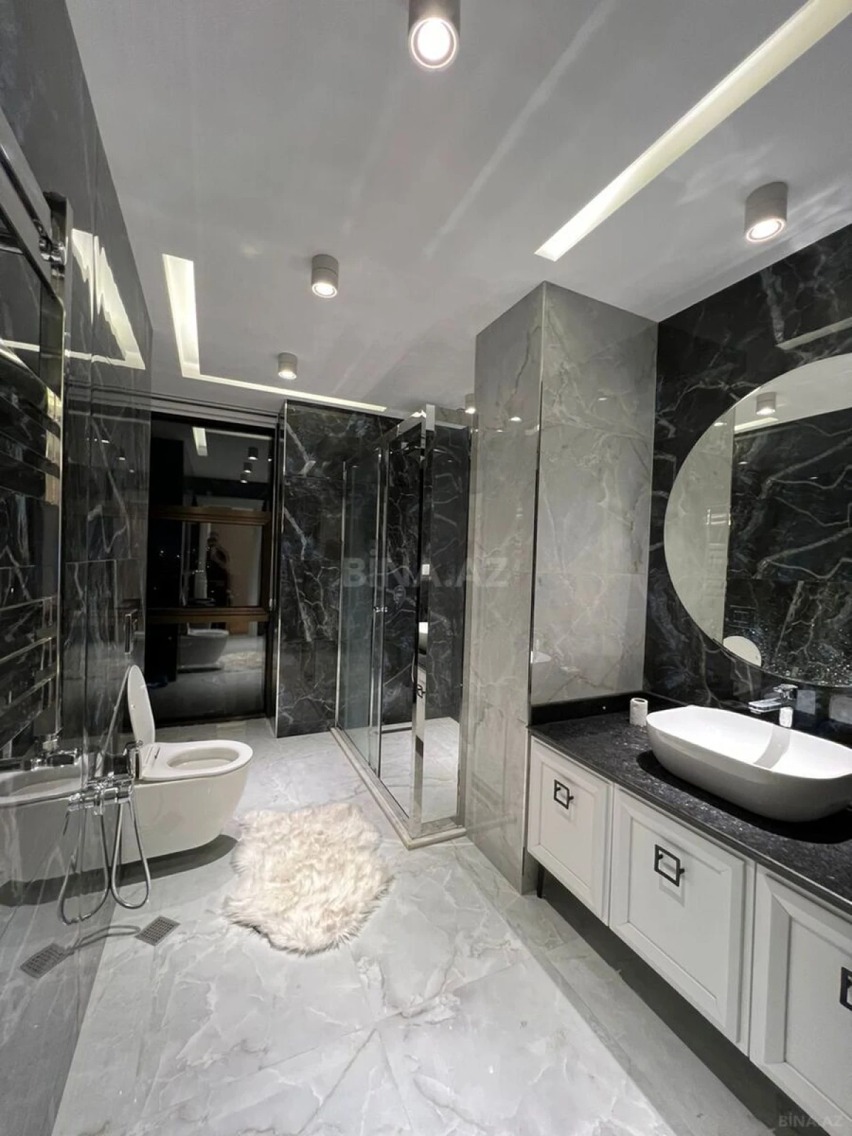 Satılır 4 otaqlı mənzil 225 m²