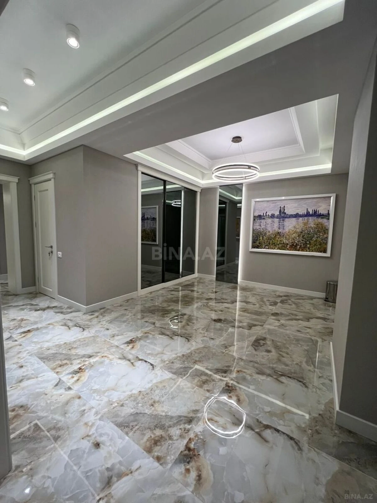 Satılır 4 otaqlı mənzil 225 m²