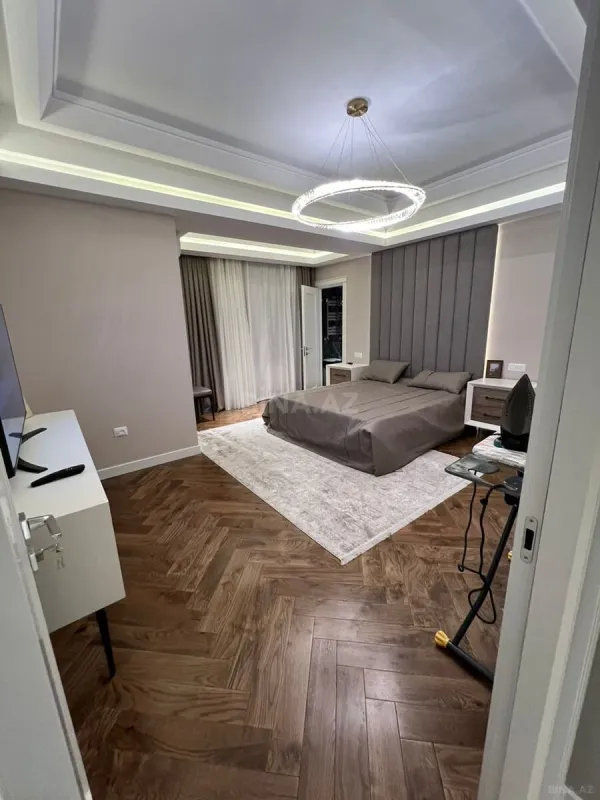 Satılır 4 otaqlı mənzil 225 m²