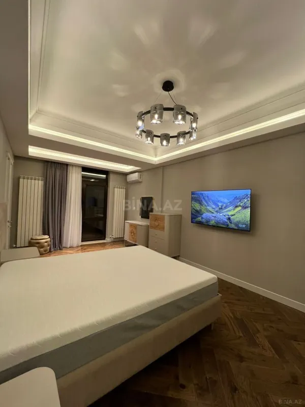 Satılır 4 otaqlı mənzil 225 m²
