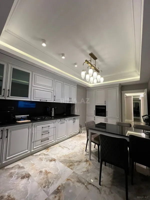 Satılır 4 otaqlı mənzil 225 m²