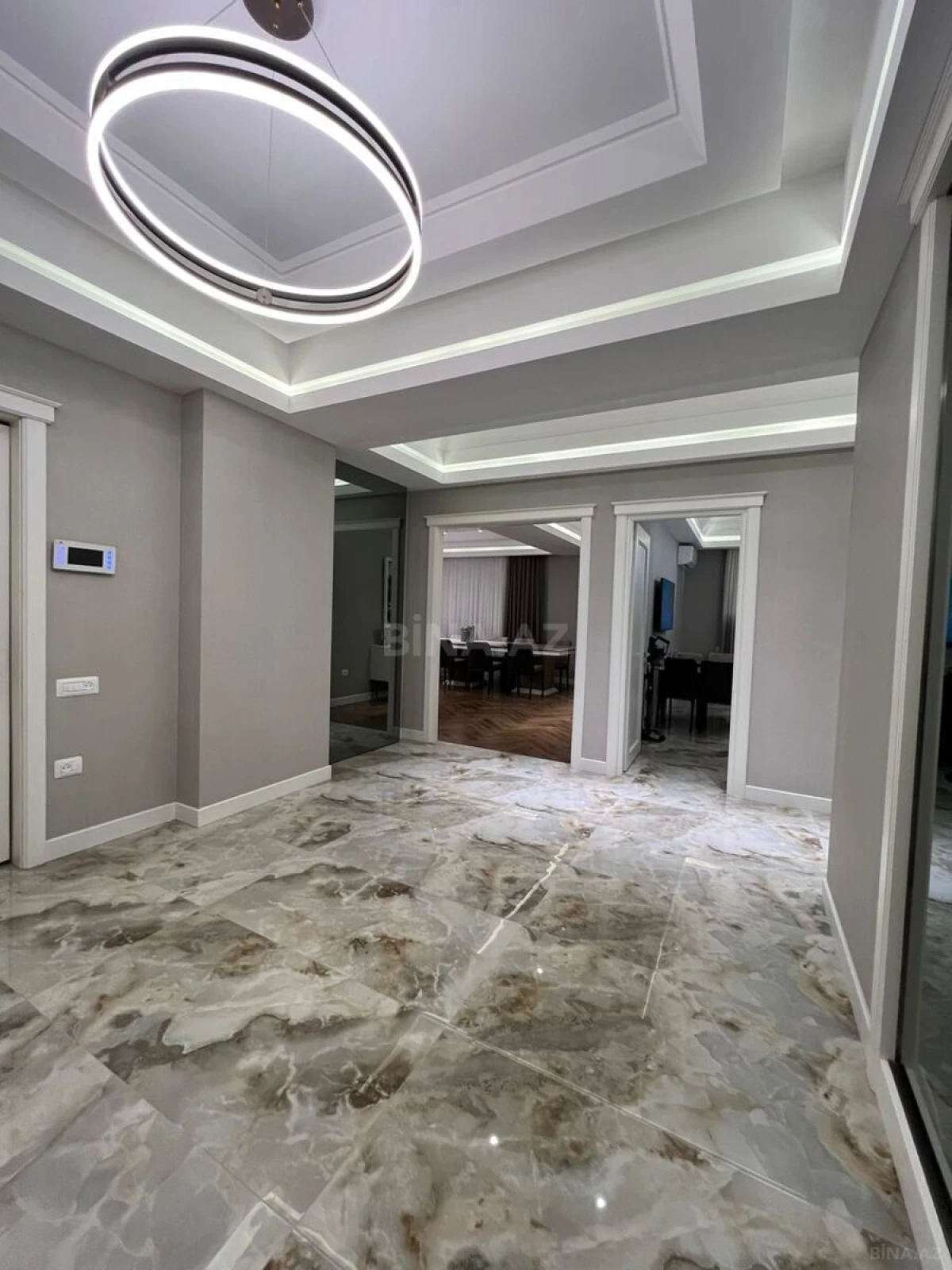 Satılır 4 otaqlı mənzil 225 m²