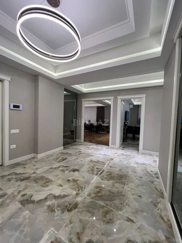 Satılır 4 otaqlı mənzil 225 m²