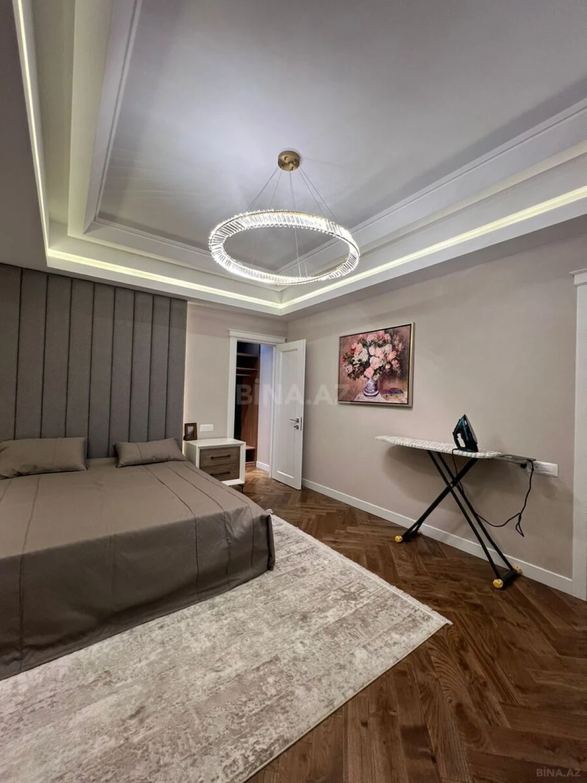 Satılır 4 otaqlı mənzil 225 m²