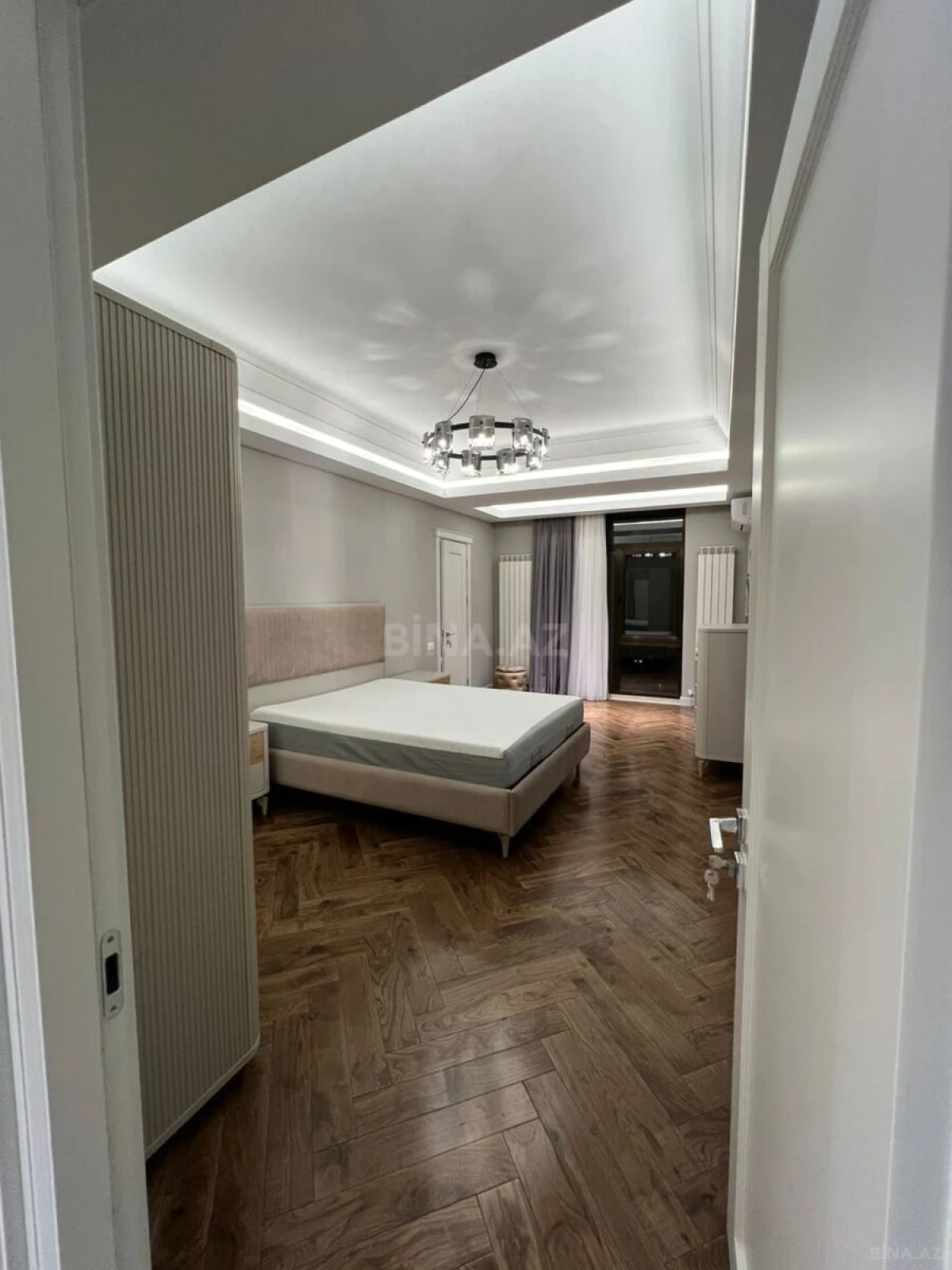 Satılır 4 otaqlı mənzil 225 m²