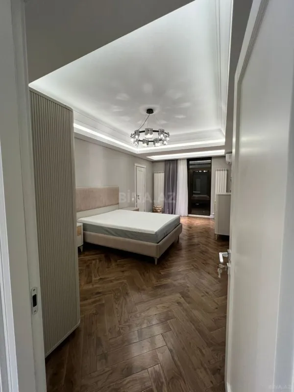 Satılır 4 otaqlı mənzil 225 m²