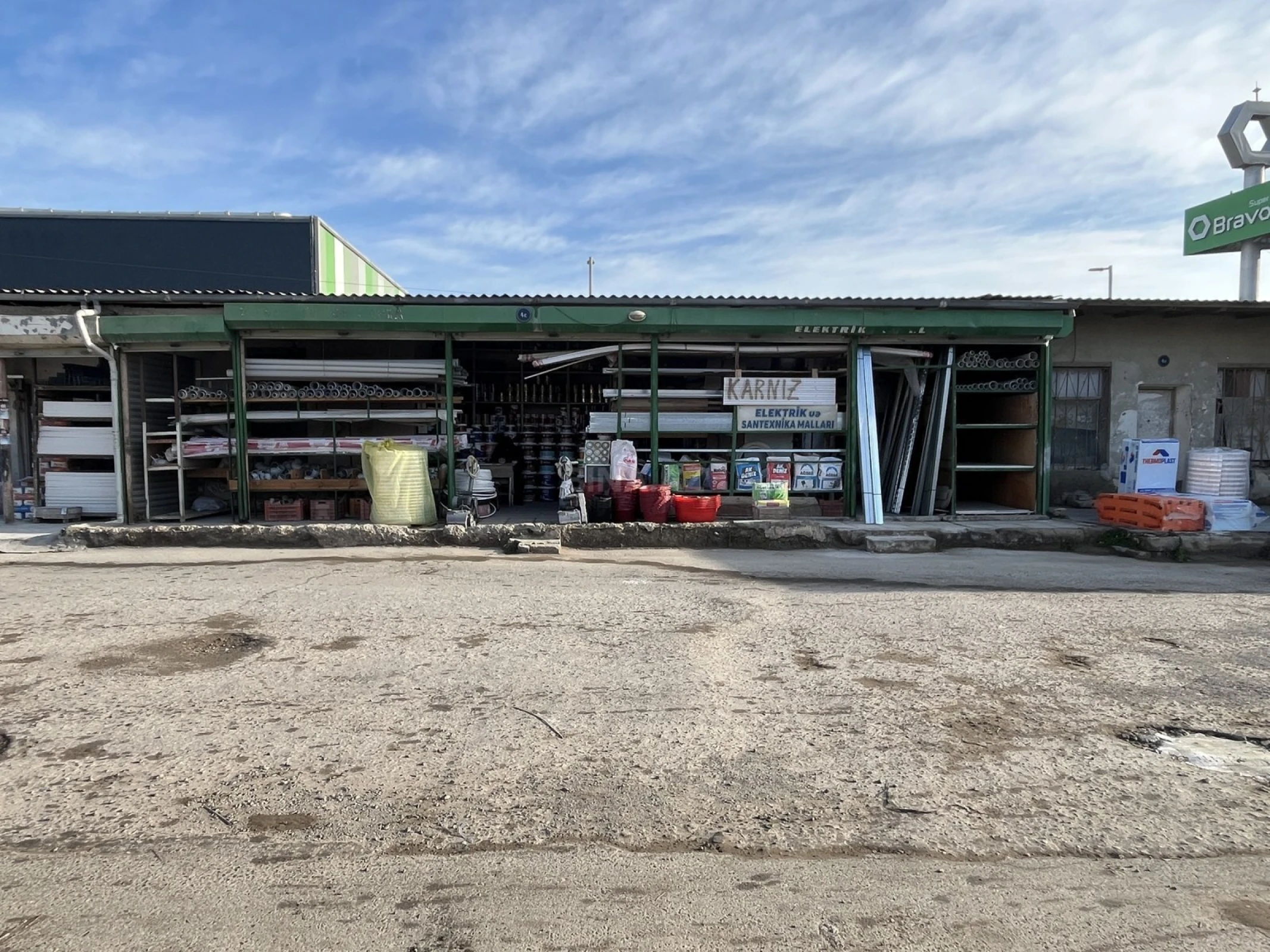 Satılır obyekt 135 m²