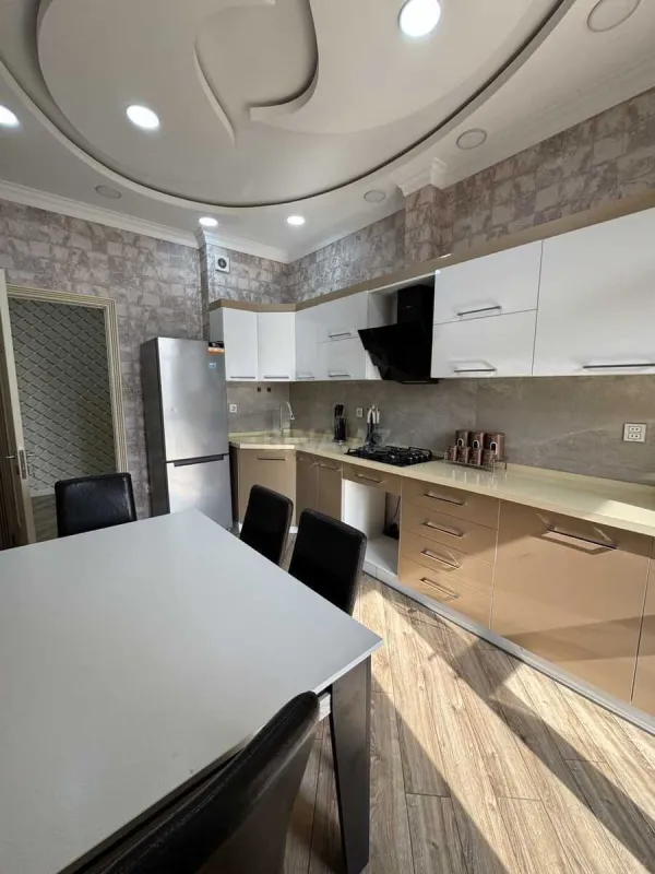 Satılır 2 otaqlı mənzil 93 m²