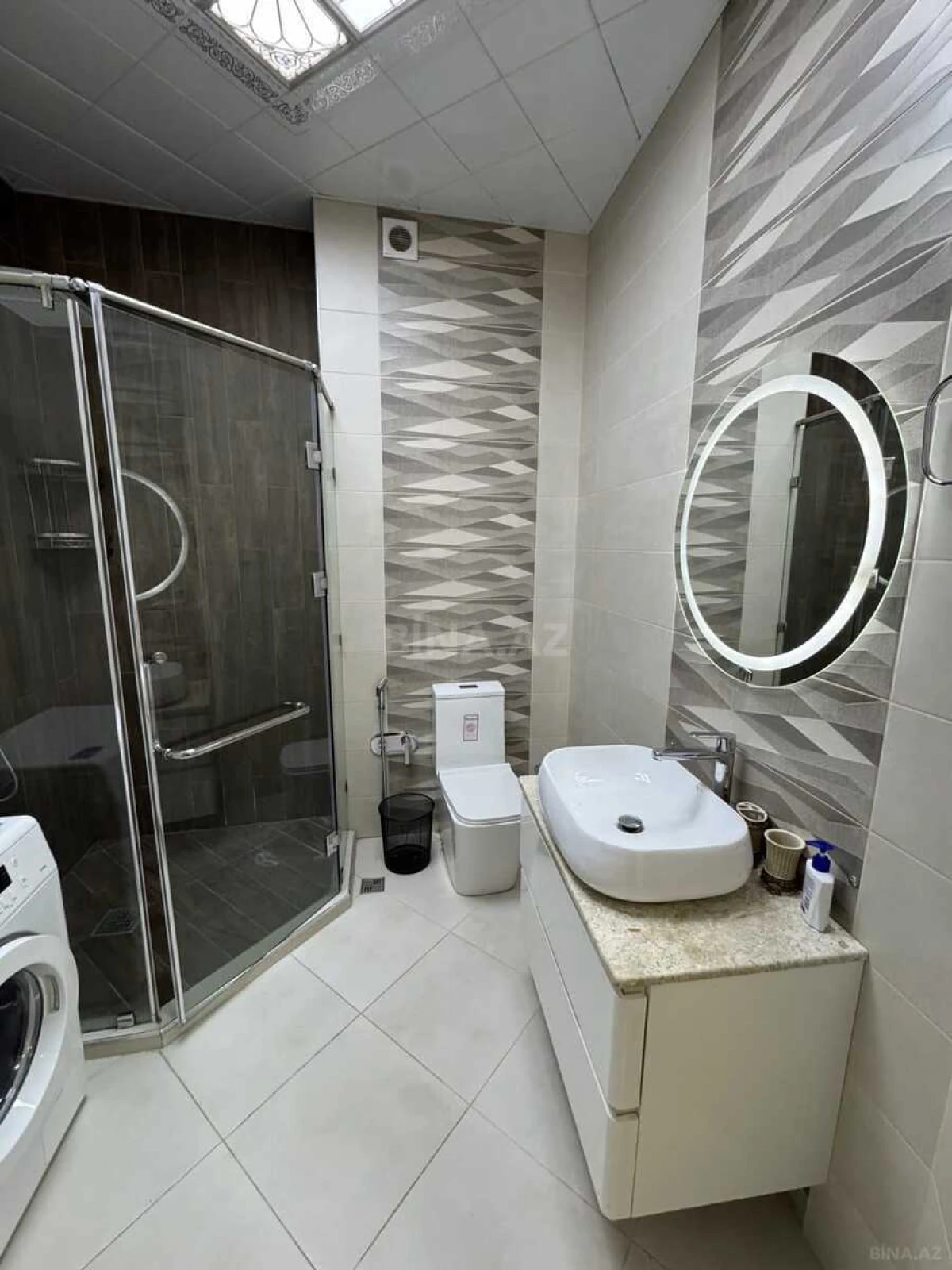 Satılır 2 otaqlı mənzil 93 m²