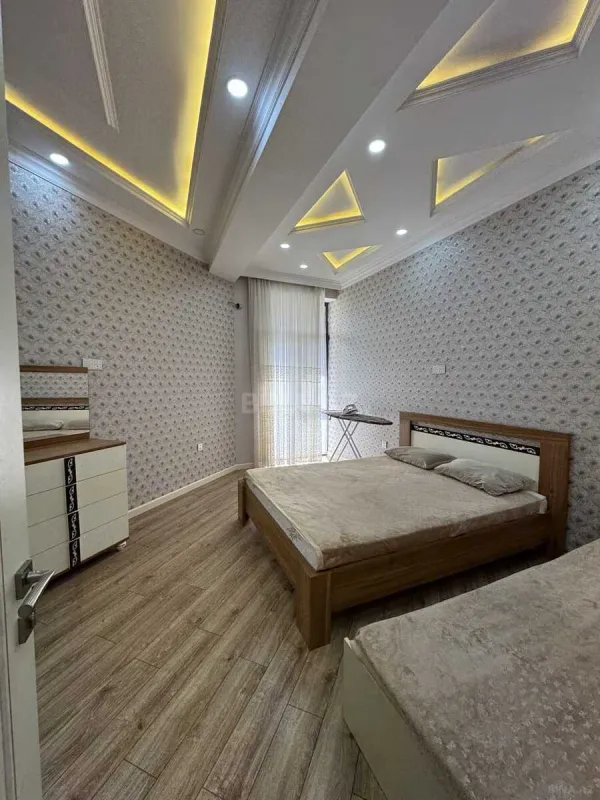 Satılır 2 otaqlı mənzil 93 m²