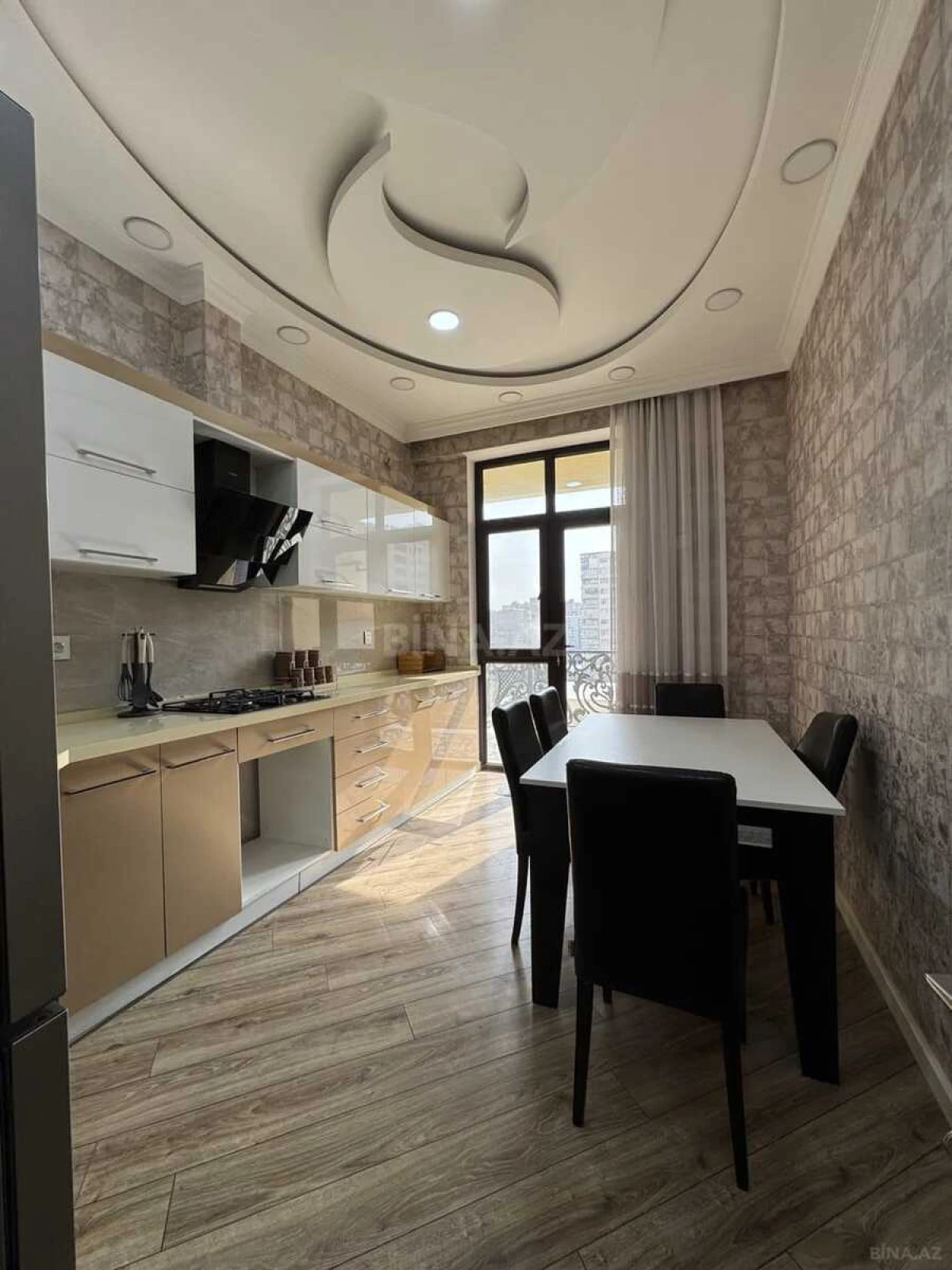 Satılır 2 otaqlı mənzil 93 m²